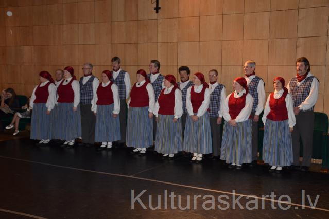 Senioru deju kolektīvs "Ozoli""